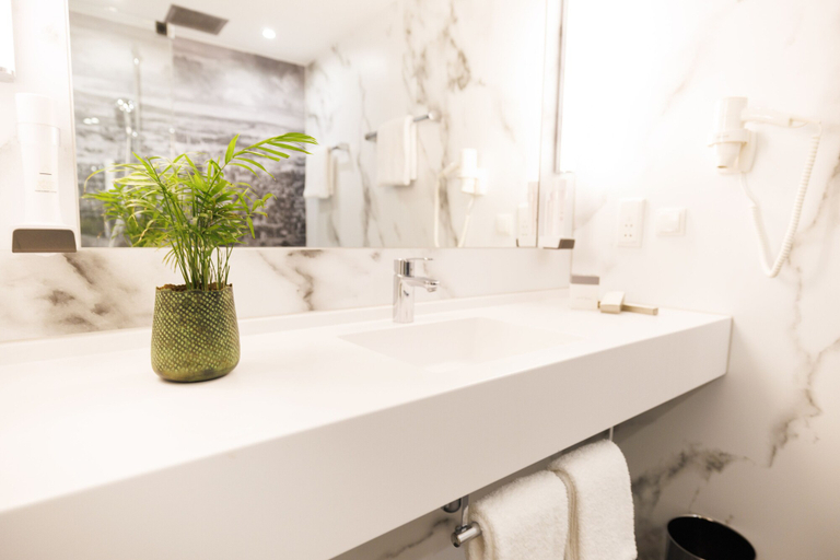 Bathroom 4, Hotel Royal, Wien