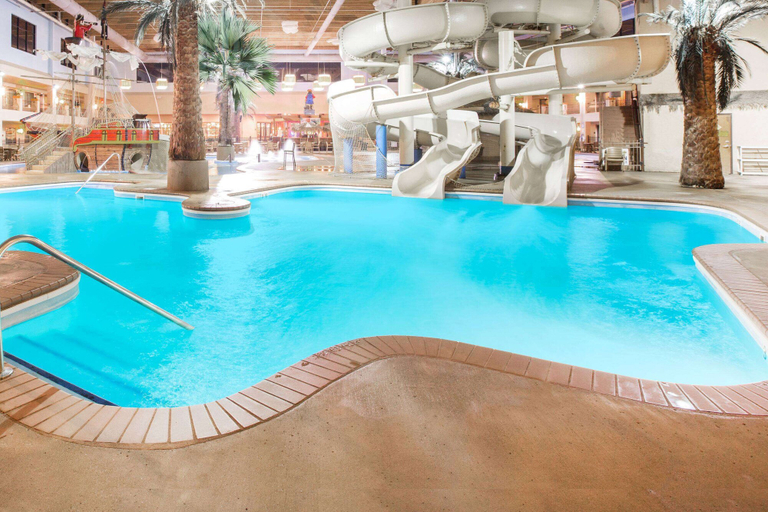 Sport & Beauty 5, Ramada Tropics Resort & Conf Center by Wyndham Des Moines, Polk