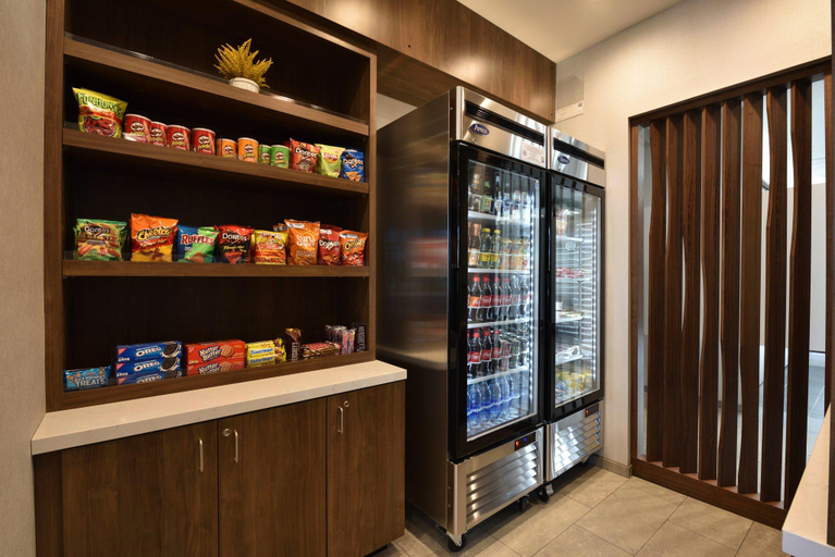 Food & Drinks 3, Holiday Inn Express & Suites Spring - Woodlands Area by IHG, Montgomery