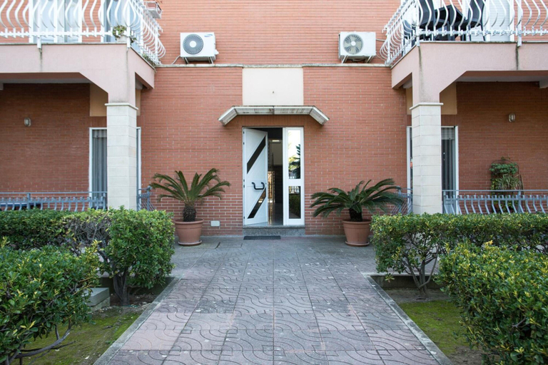 Exterior & Views 2, Hibiscus, Taranto