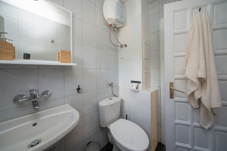 Bathroom 5, Peter Pan Guest House, Stolichna
