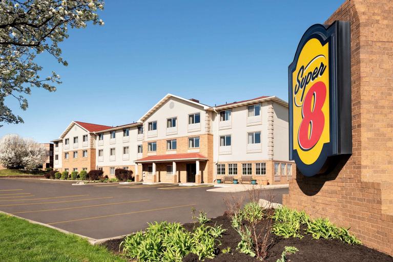 Exterior & Views 2, Super 8 by Wyndham Akron S/Green/Uniontown OH, Summit