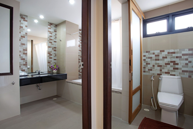 Bathroom 5, Areca Lodge, Pattaya
