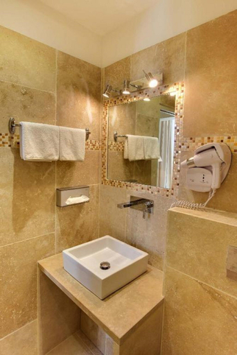 Bathroom 5, Hôtel La Corniche, Haute-Corse