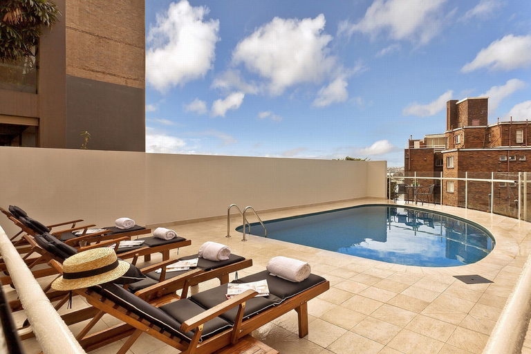 Sport & Beauty 3, Macleay Hotel, Sydney