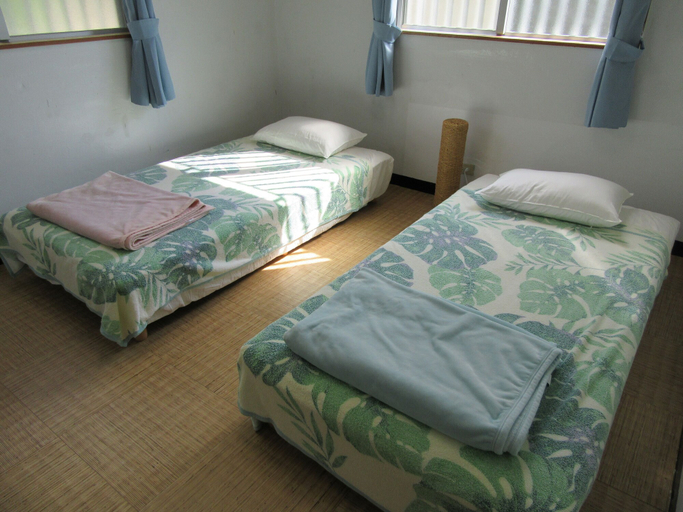 Bedroom 2, Guest House HEAD, Yomitan