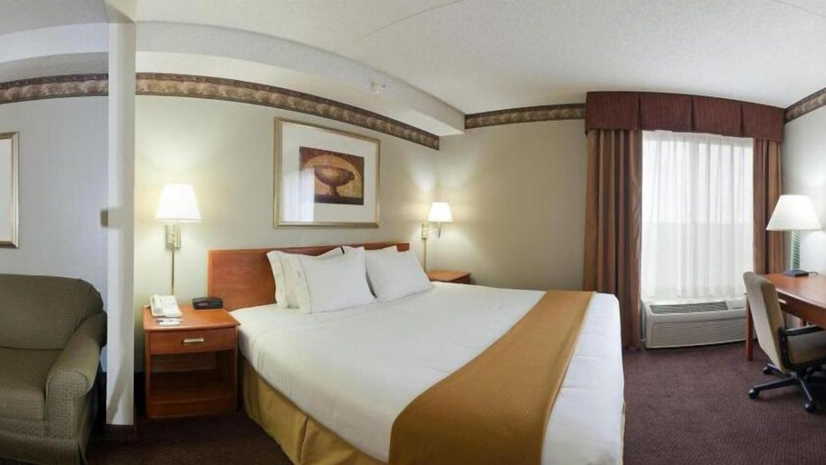 Bedroom 3, Holiday Inn Express & Suites COLBY by IHG, Thomas