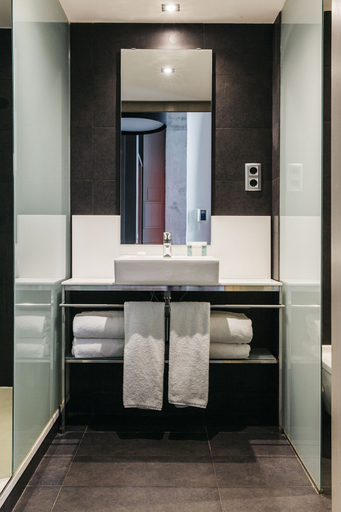 Bathroom 4, Aparthotel República, Barcelona