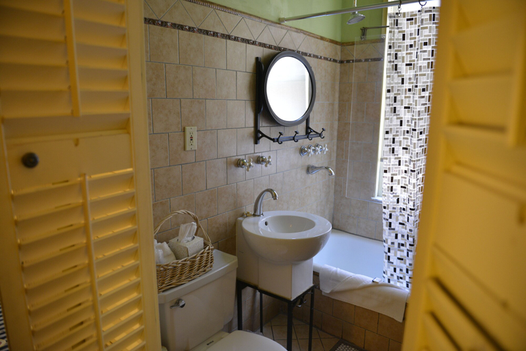 Bathroom 4, Tabard Inn, Washington D.C.