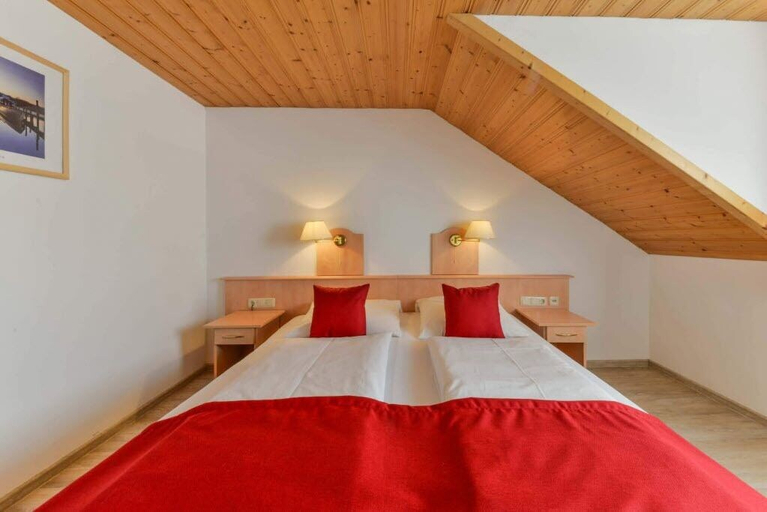 Bedroom 3, Landhotel Zum Metzgerwirt, Garmisch-Partenkirchen
