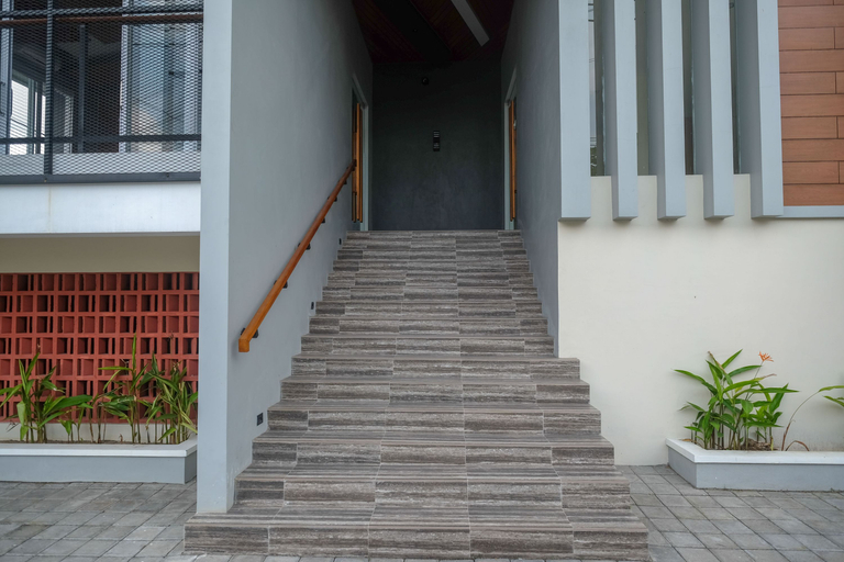 Others 5, RedDoorz Plus near UMS Solo 2, Sukoharjo