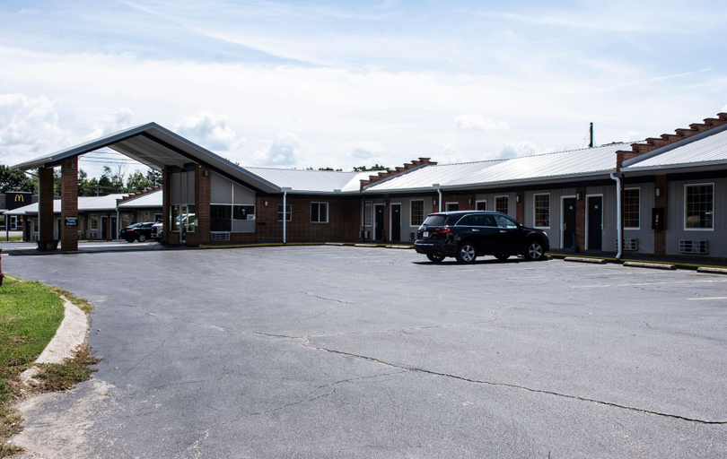 Exterior & Views 2, Budget Inn Carthage, Smith