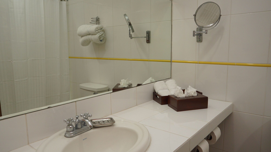 Bathroom, Hotel Casa del Arbol, San Pedro Sula