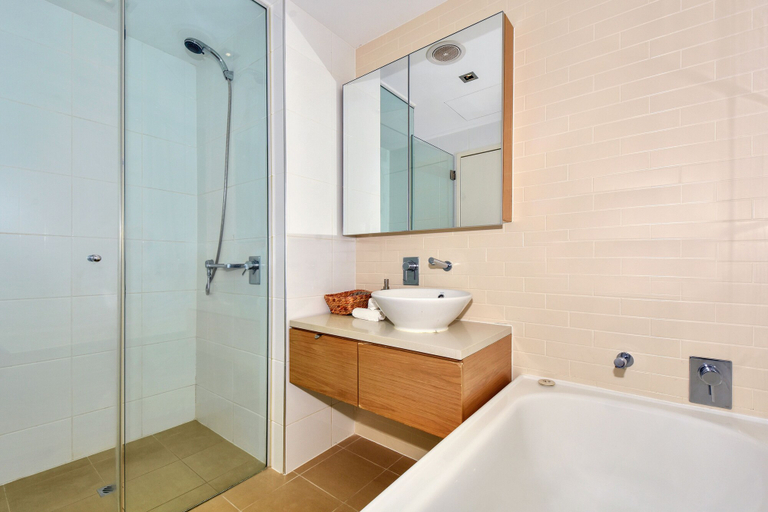 Bathroom 5, Darwin Waterfront Short Stay Apartments, Darwin