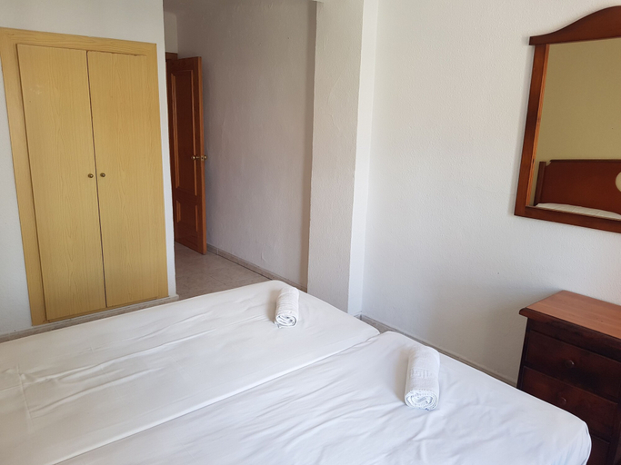 Bedroom 3, Hotel Castella, Girona