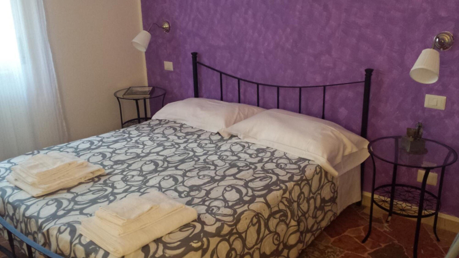 Bedroom 5, Luci a San Siro, Milano