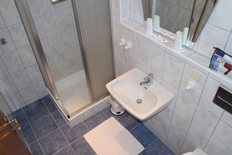 Bathroom 3, Enzianbrenner Bed & Breakfast, Hermagor
