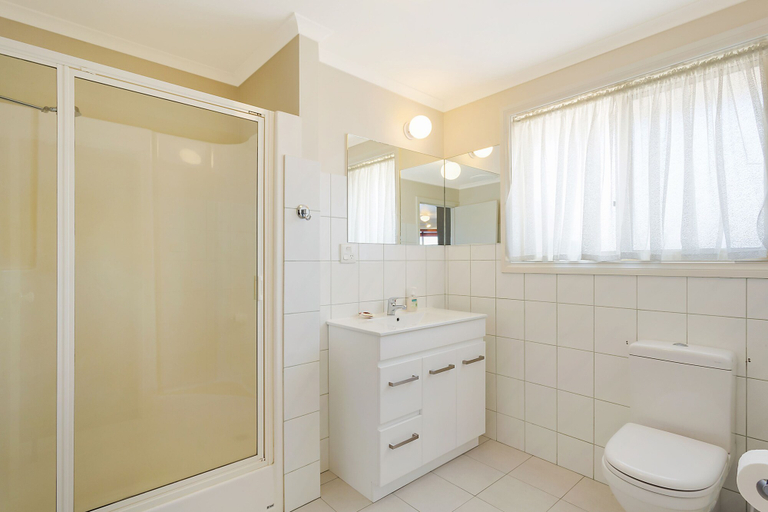 Bathroom, Captain's Quarters, Bega Valley