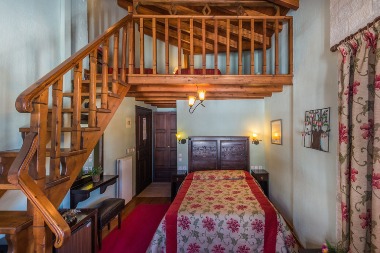 Bedroom 4, Mikri Arktos, Thessaly