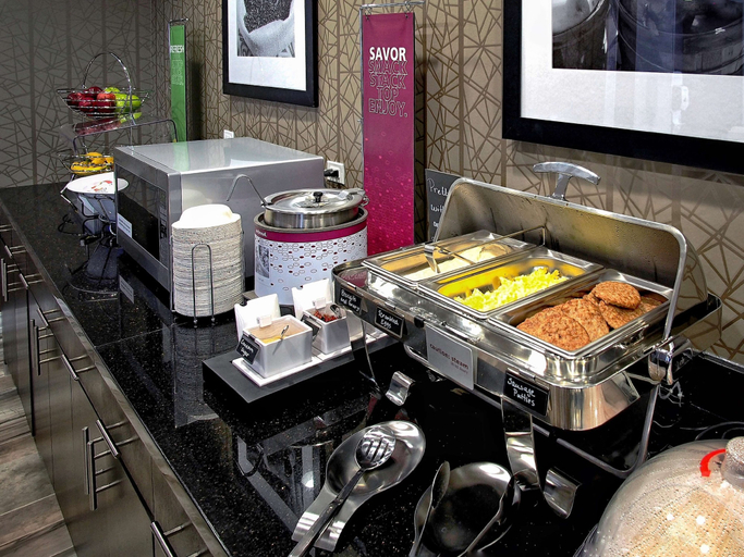 Food & Drinks 5, Hampton Inn & Suites Moore, Cleveland