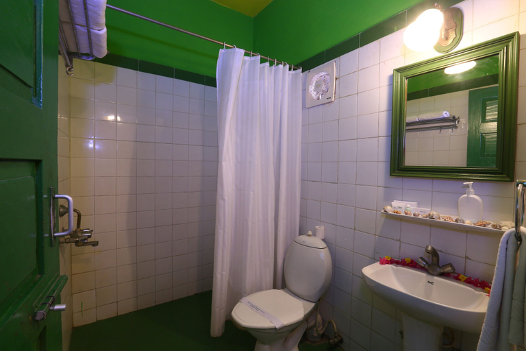 Bathroom 4, Indeco Mahabalipuram, Kancheepuram