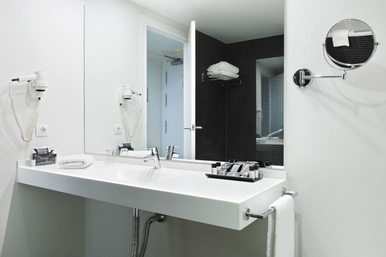 Bathroom 4, Hotel Alimara, Barcelona
