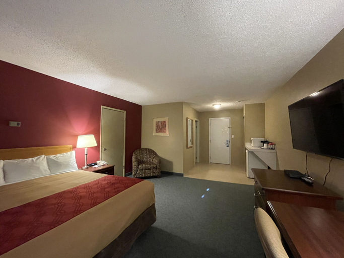 Bedroom 3, Travelodge by Wyndham Fort St John, Peace River