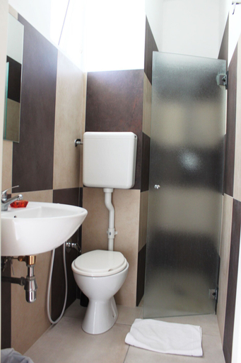 Bathroom 4, Hotel Fellini Rimini, Rimini