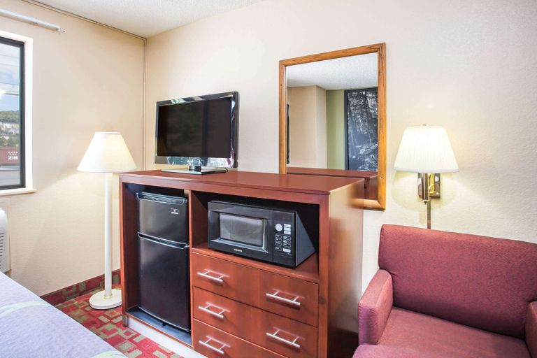 Others 5, Super 8 by Wyndham Harrisonburg, Harrisonburg
