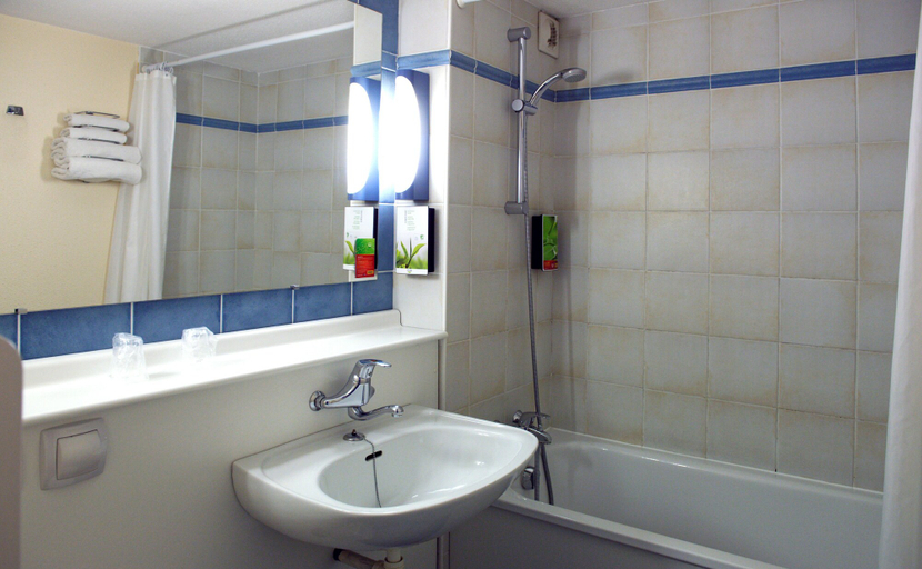 Bathroom 4, Hôtel La Roche sur Yon, Vendée