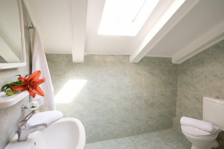 Bathroom 5, Pension Filoxenia, Ionian Islands