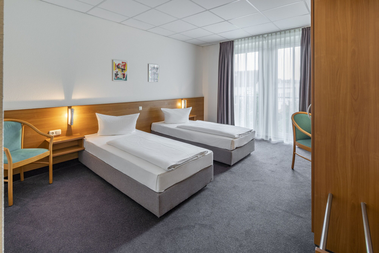 Bedroom 2, Center Hotel Kaiserhof, Burgenlandkreis