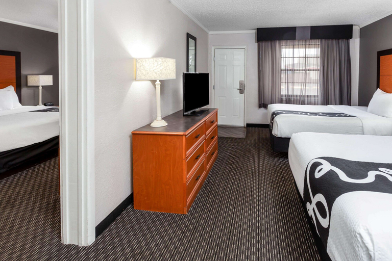 Bedroom 4, La Quinta Inn by Wyndham Laredo I-35, Webb
