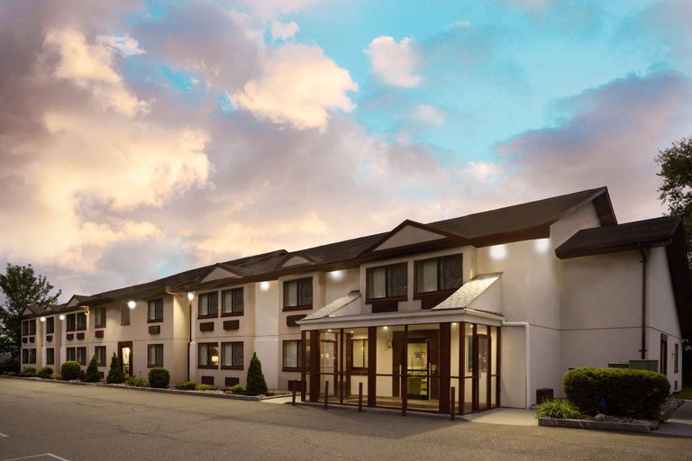 Exterior & Views 2, FairBridge Inn Express Nyack, Rockland