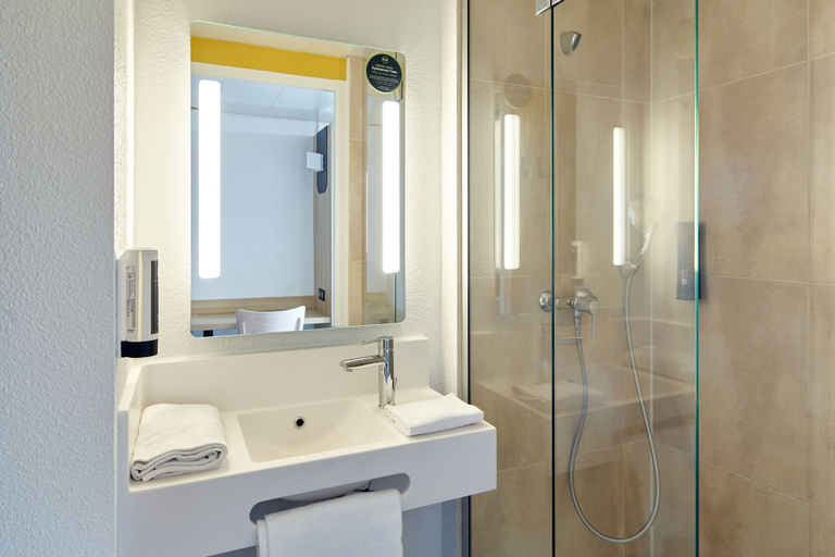 Bathroom 4, B&B HOTEL Paris Nord Gonesse Parc des Expos, Val-d'Oise