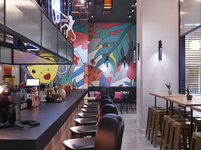 Food & Drinks 5, Moxy Athens City, Attica
