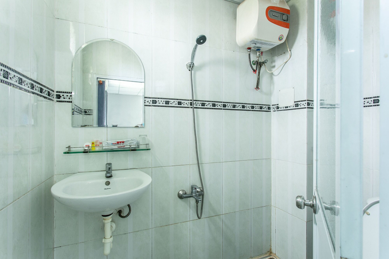 Bathroom 5, Honey Hotel, Da Nang