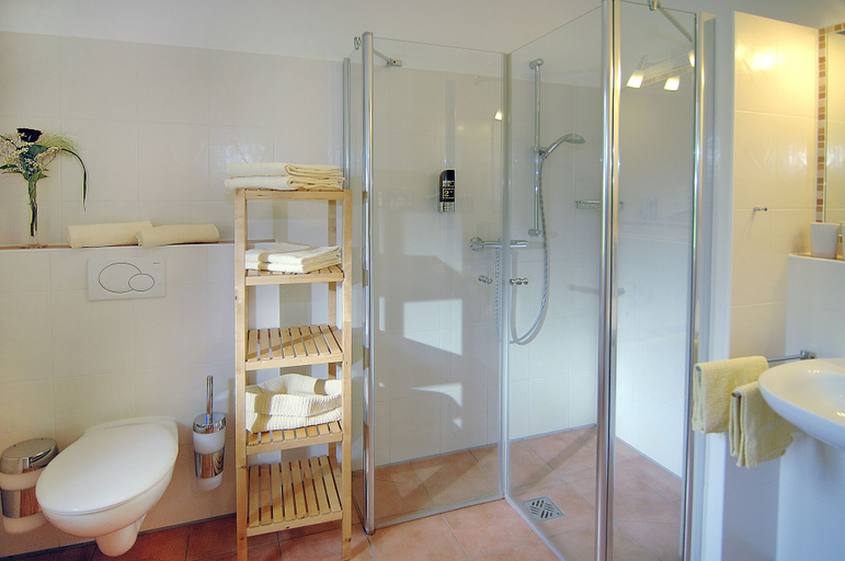 Bathroom 5, Hotel Café Wahlde, Vechta