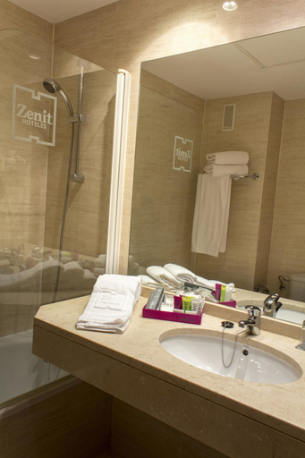 Bathroom 4, Hotel Zenit Malaga, Málaga