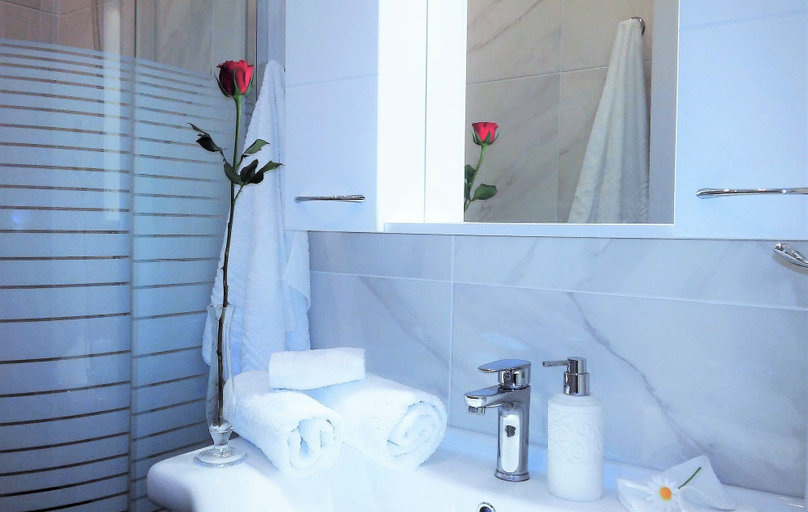 Bathroom 4, Tiepolo Galleria Palatina, Central Macedonia