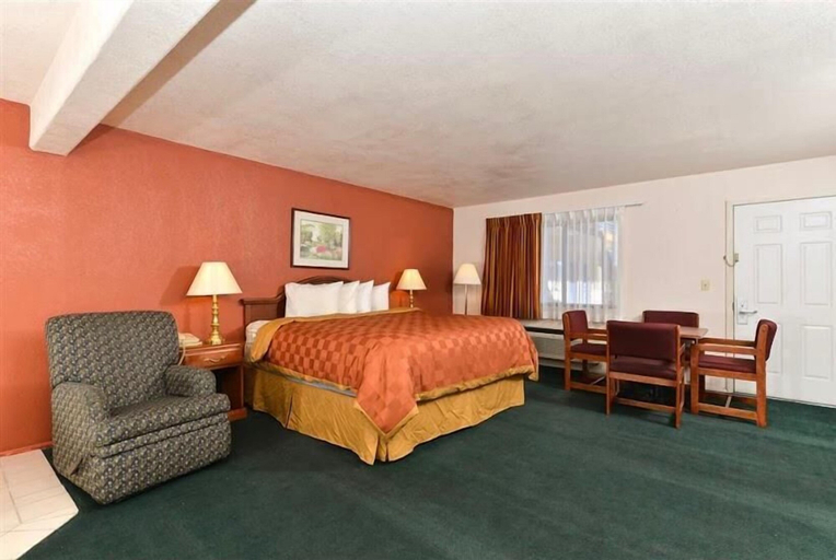 Bedroom 3, Travel Inn & Suite, Apache