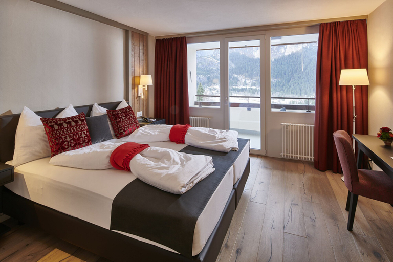 Bedroom 3, Hotel Spinne, Interlaken