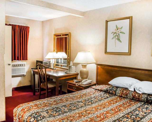 Bedroom 4, Rodeway Inn (Dillsburg), York