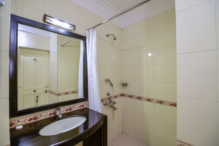 Bathroom 4, La-Paz Gardens Beacon Hotel - Vasco da Gama Goa, South Goa