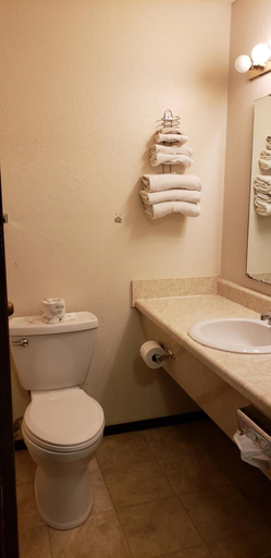 Bathroom 4, Family Budget Inn Bethany, Harrison