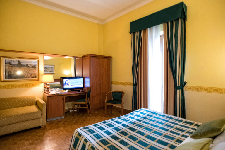 Bedroom 3, Grand Hotel Italia, Terni