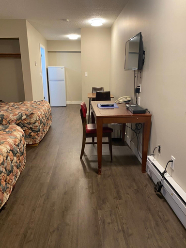 Bedroom 2, Imperial Motel, Cariboo