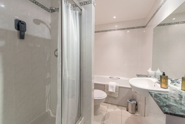 Bathroom 5, Royal Hotel, Argyll and Bute