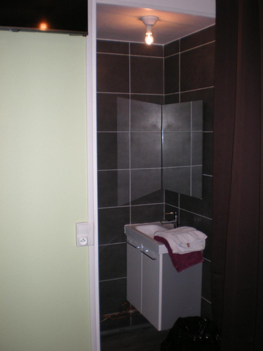 Bathroom 5, Café de la gare, Val-d'Oise