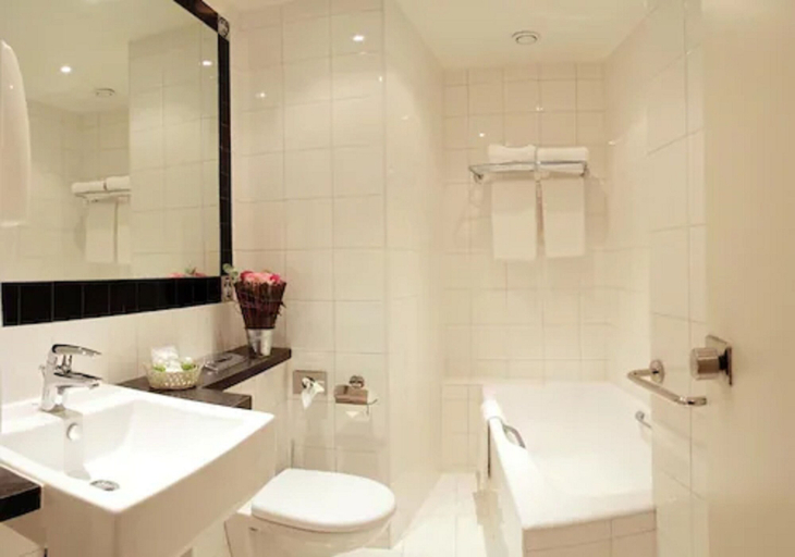 Bathroom 4, Etoile Trocadero, Paris
